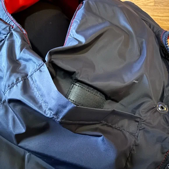 Canada Goose Red Puffer Vest with Quilted Insulation - Picture 5 of 8